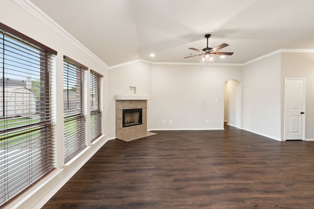 106 Poinsetta Drive, Palmer, TX 75152