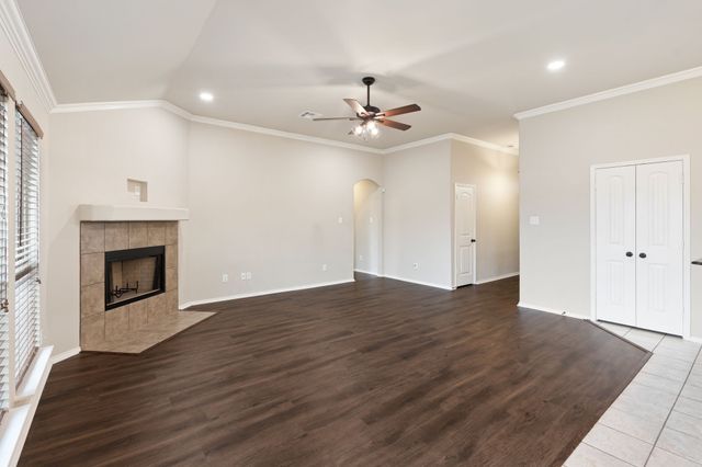 106 Poinsetta Drive, Palmer, TX 75152