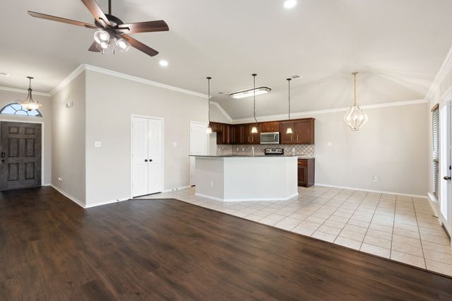 106 Poinsetta Drive, Palmer, TX 75152