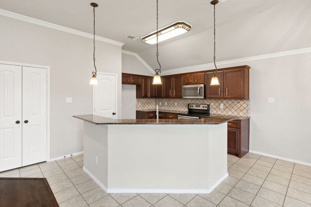 106 Poinsetta Drive, Palmer, TX 75152