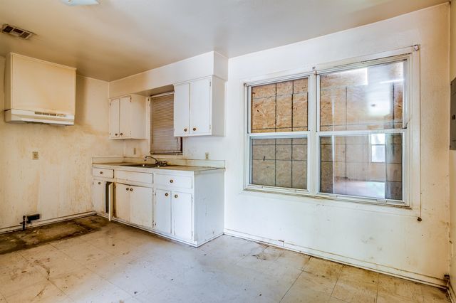 1642 N Lorraine, Wichita, KS 67214