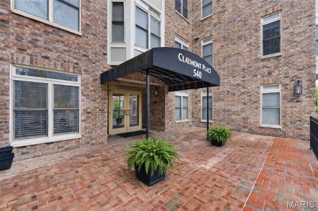 540 N And South Road 103, University City, MO 63130
