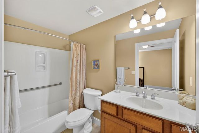 540 N And South Road 103, University City, MO 63130