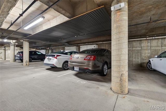 540 N And South Road 103, University City, MO 63130