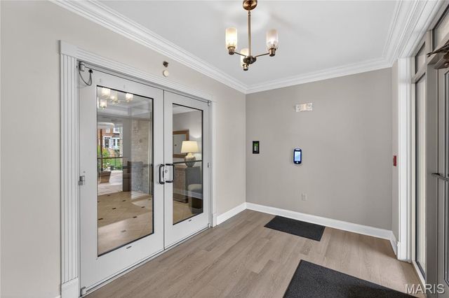 540 N And South Road 103, University City, MO 63130