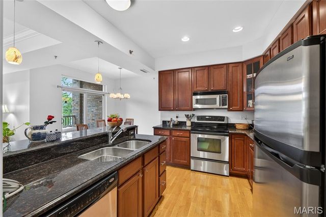 540 N And South Road 103, University City, MO 63130