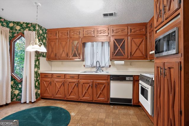 612 Tom Smith Road SW, Lilburn, GA 30047