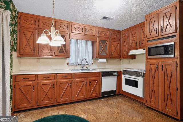 612 Tom Smith Road SW, Lilburn, GA 30047
