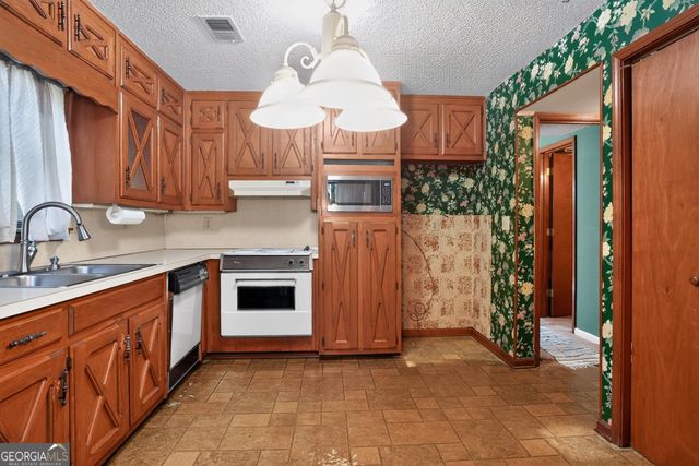 612 Tom Smith Road SW, Lilburn, GA 30047