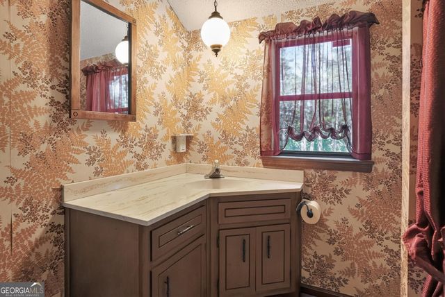 612 Tom Smith Road SW, Lilburn, GA 30047