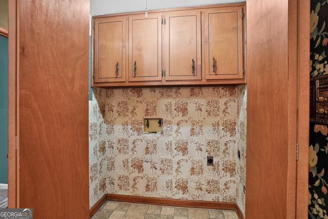 612 Tom Smith Road SW, Lilburn, GA 30047