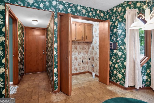 612 Tom Smith Road SW, Lilburn, GA 30047