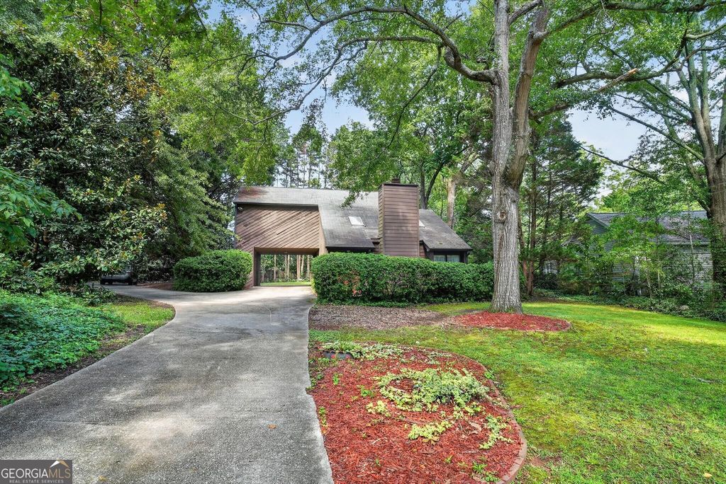 612 Tom Smith Road SW, Lilburn, GA 30047