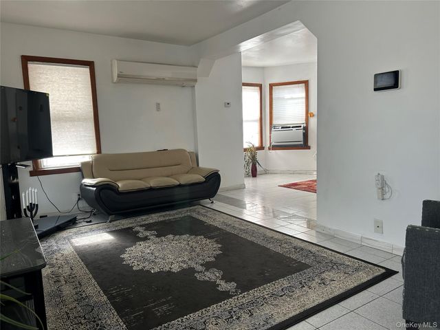 160 N Central Avenue, Valley Stream, NY 11580