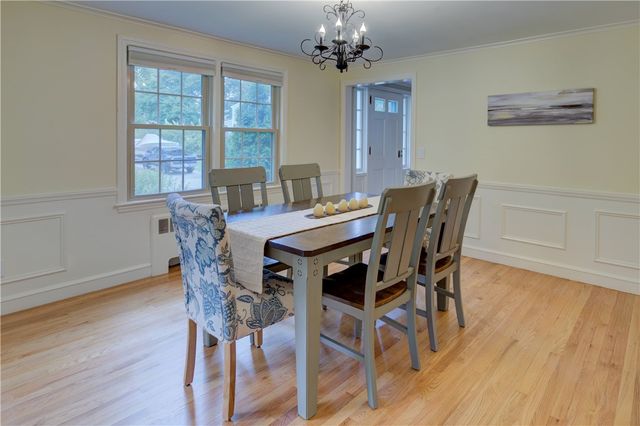 8 Lee Road, Barrington, RI 02806