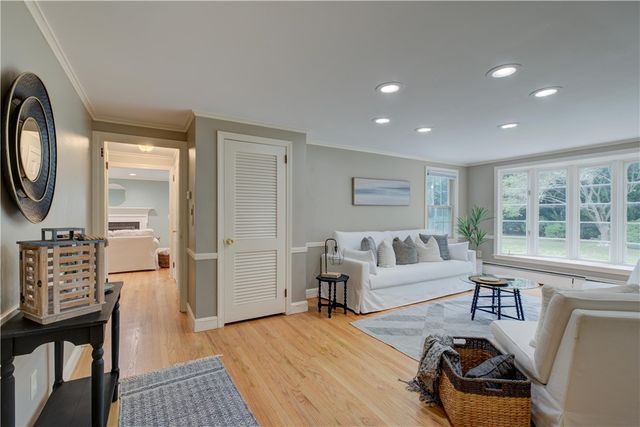 8 Lee Road, Barrington, RI 02806