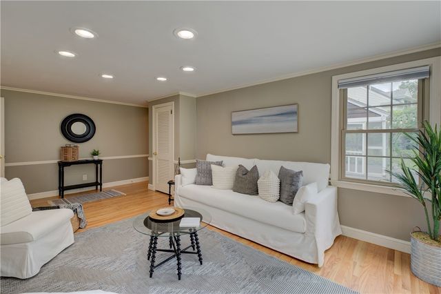 8 Lee Road, Barrington, RI 02806
