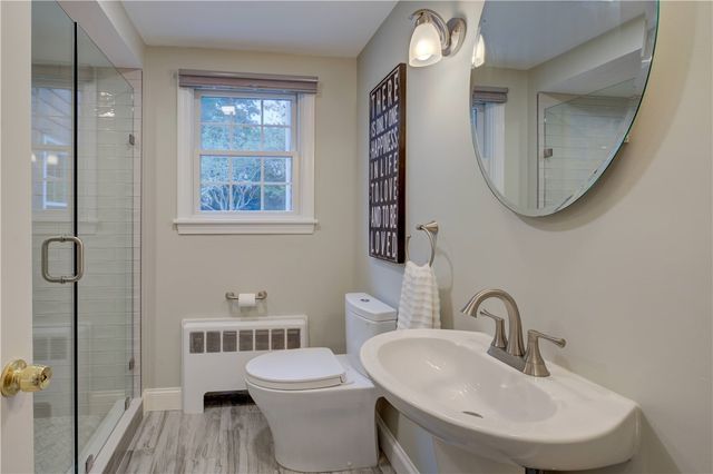8 Lee Road, Barrington, RI 02806