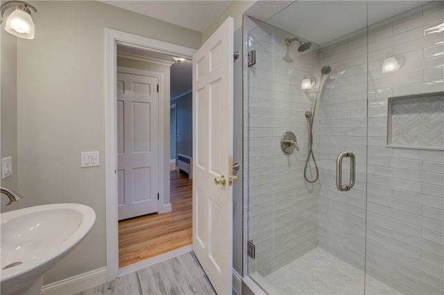 8 Lee Road, Barrington, RI 02806