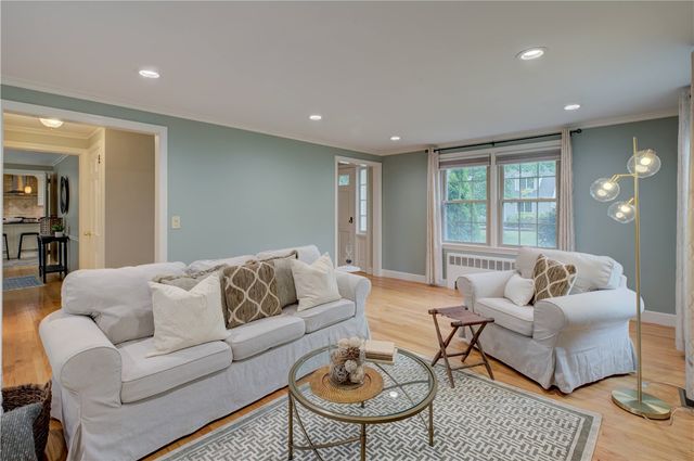 8 Lee Road, Barrington, RI 02806