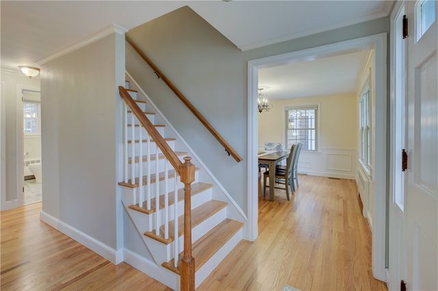 8 Lee Road, Barrington, RI 02806