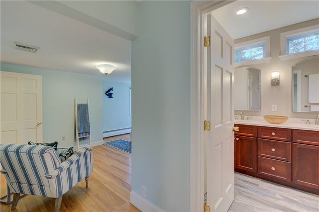 8 Lee Road, Barrington, RI 02806