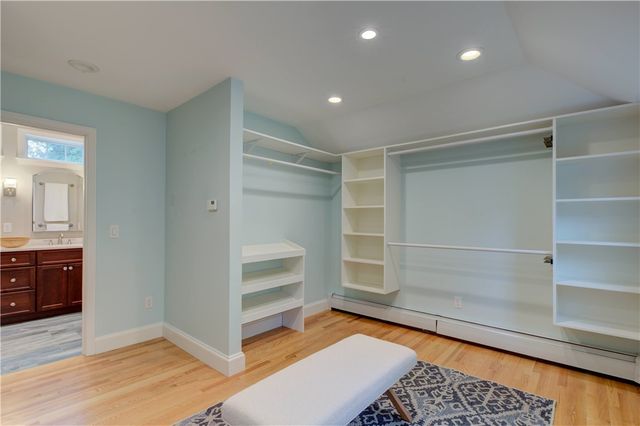 8 Lee Road, Barrington, RI 02806