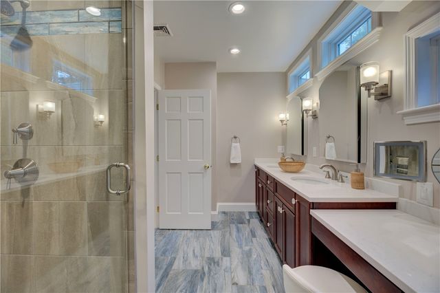 8 Lee Road, Barrington, RI 02806