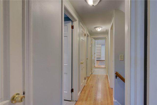 8 Lee Road, Barrington, RI 02806