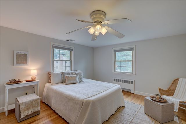 8 Lee Road, Barrington, RI 02806