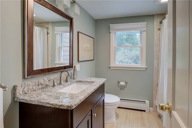 8 Lee Road, Barrington, RI 02806