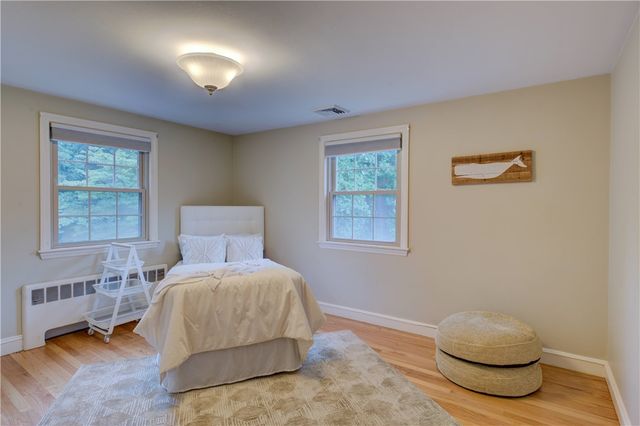 8 Lee Road, Barrington, RI 02806