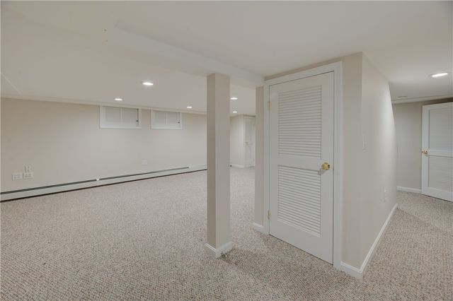 8 Lee Road, Barrington, RI 02806