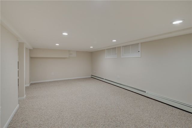 8 Lee Road, Barrington, RI 02806