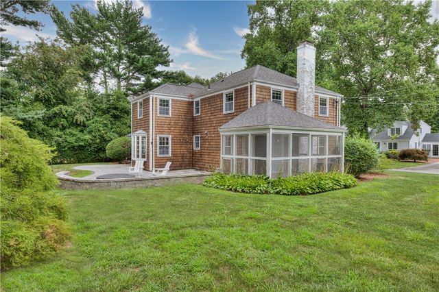 8 Lee Road, Barrington, RI 02806