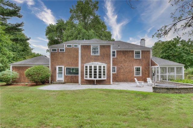 8 Lee Road, Barrington, RI 02806