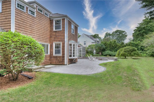 8 Lee Road, Barrington, RI 02806