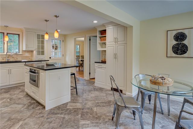 8 Lee Road, Barrington, RI 02806