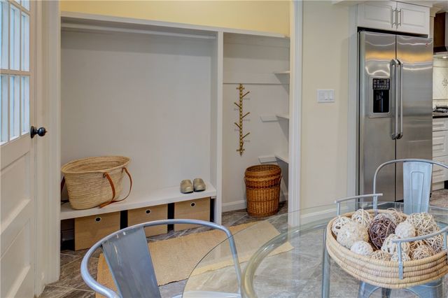 8 Lee Road, Barrington, RI 02806