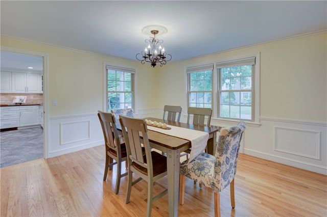 8 Lee Road, Barrington, RI 02806