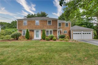 8 Lee Road, Barrington, RI 02806
