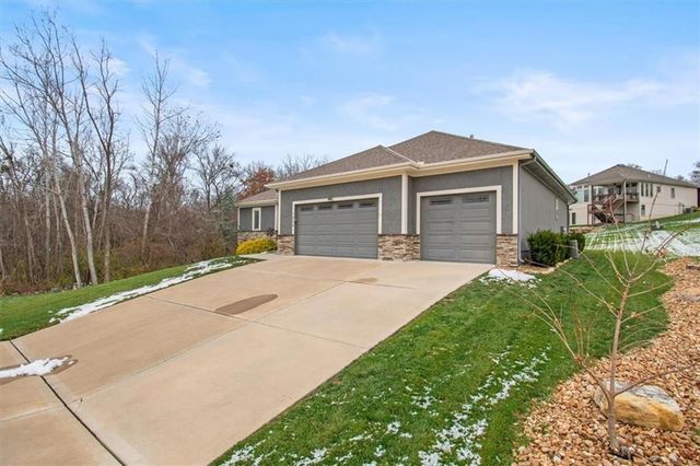 1205 SE Woodbine Drive, Blue Springs, MO 64014