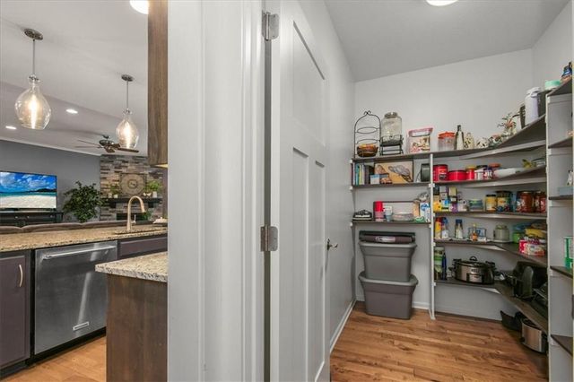 1205 SE Woodbine Drive, Blue Springs, MO 64014