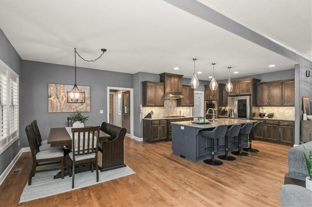 1205 SE Woodbine Drive, Blue Springs, MO 64014