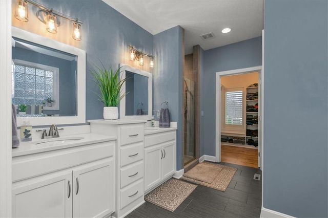 1205 SE Woodbine Drive, Blue Springs, MO 64014