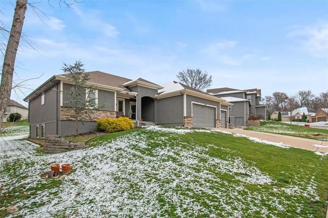 1205 SE Woodbine Drive, Blue Springs, MO 64014