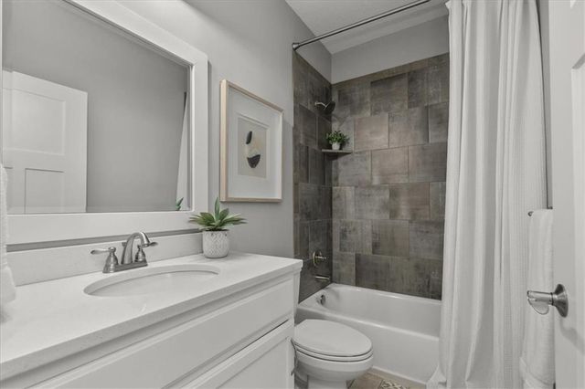 1205 SE Woodbine Drive, Blue Springs, MO 64014