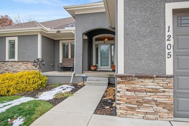 1205 SE Woodbine Drive, Blue Springs, MO 64014
