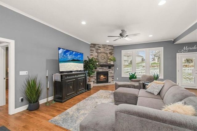 1205 SE Woodbine Drive, Blue Springs, MO 64014