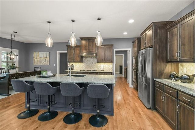 1205 SE Woodbine Drive, Blue Springs, MO 64014